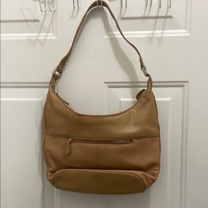 HUSH PUPPIES: Elegant Tan Leather Shoulder Bag